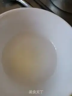 Make Hand-held salmon sushi step 3