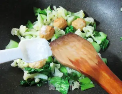 Make Goldfish omelet step 6