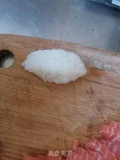 Make Hand-held salmon sushi step 5