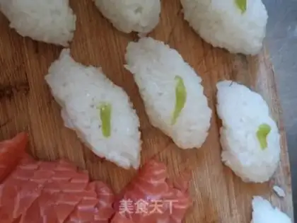 Make Hand-held salmon sushi step 6