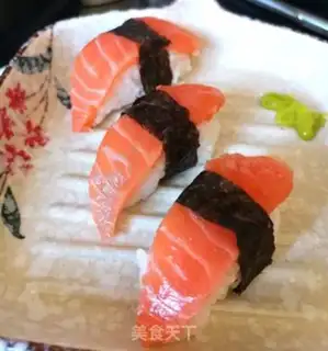 Make Hand-held salmon sushi step 8