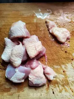 Make Chicken soup with fish glue step 1