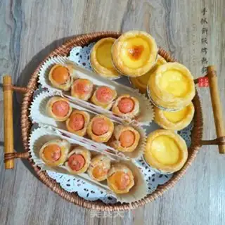 Make A hot dog with a pancake step 5