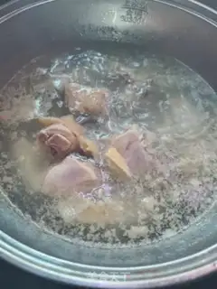 Make Chicken soup with fish glue step 2