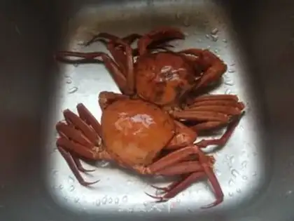 Make Fresh red crabs step 1