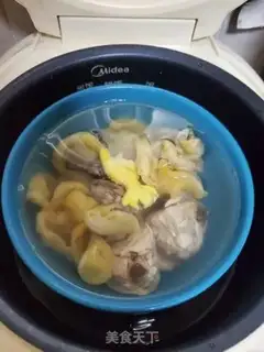 Make Chicken soup with fish glue step 4