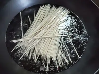 Make Tomato egg noodles step 3
