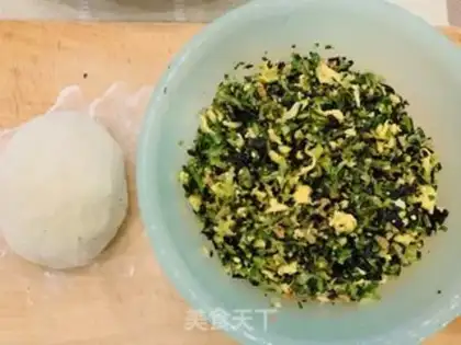 Make Pyramid egg dumplings step 2