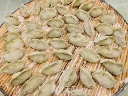 Make Pyramid egg dumplings step 3