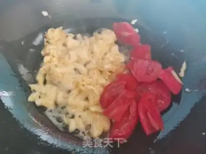 Make Tomato egg noodles step 1