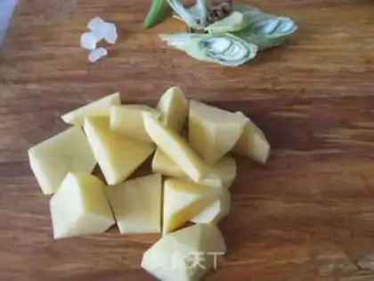 Make Red chicken wings, potatoes step 1