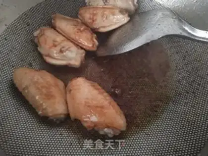 Make Red chicken wings, potatoes step 2