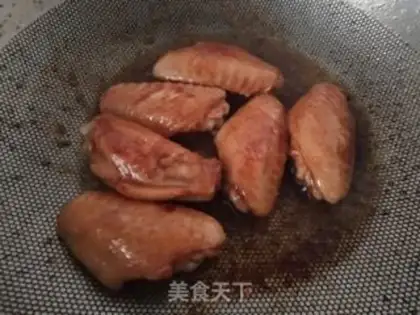Make Red chicken wings, potatoes step 3