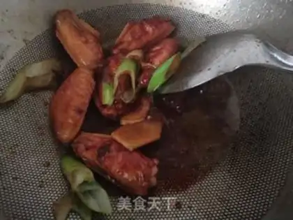 Make Red chicken wings, potatoes step 4