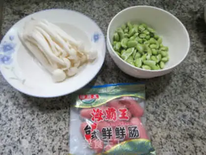 Make Seafood mushrooms with fresh intestines and beans step 0