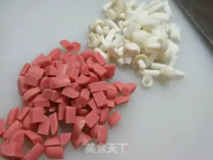 Make Seafood mushrooms with fresh intestines and beans step 1