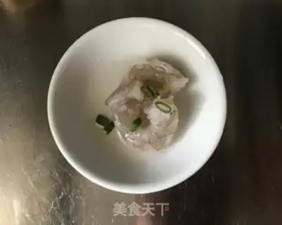 Make Spicy beef sauce noodles step 1
