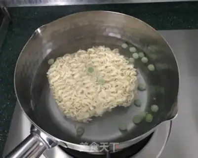 Make Spicy beef sauce noodles step 2