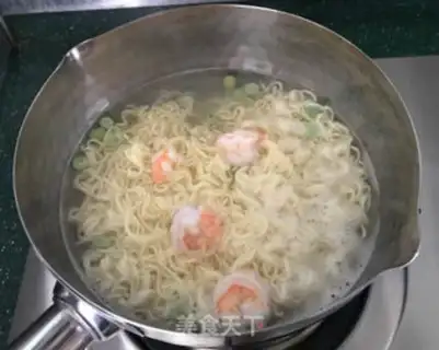Make Spicy beef sauce noodles step 4