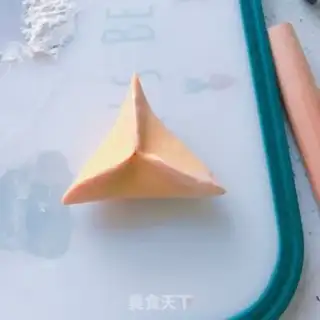 Make Pumpkin red sugar triangle step 11