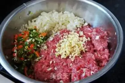Make Horse dumplings step 1