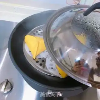 Make Pumpkin red sugar triangle step 15