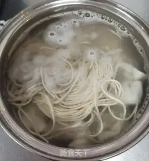Make Red oil noodles step 2