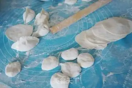 Make Horse dumplings step 3