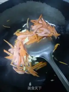 Make Ham sausages, carrots, olive rice step 4