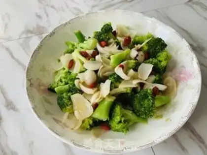 Make Pyramid lily with broccoli step 3