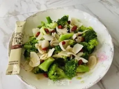 Make Pyramid lily with broccoli step 4