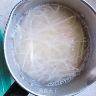 Make Fried carrot potatoes step 1