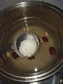 Make Peaches rice congee step 1