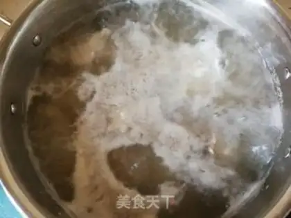 Make Chicken Leg soup from Worm Herbs Mountain step 2