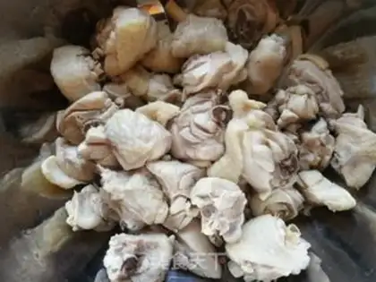 Make Chicken Leg soup from Worm Herbs Mountain step 3