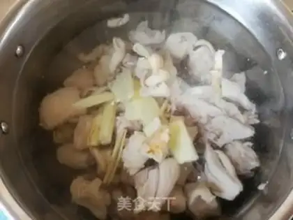 Make Chicken Leg soup from Worm Herbs Mountain step 4