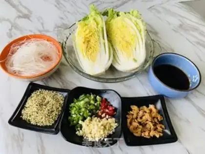 Make Pyramid garlic fan dolls step 0