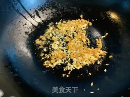 Make Pyramid garlic fan dolls step 2