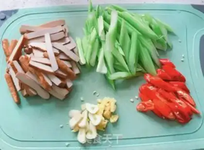 Make Celery fried beans step 0