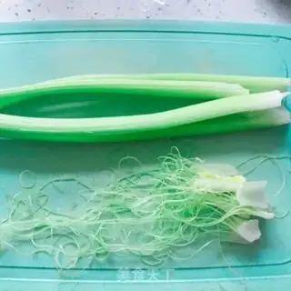 Make Celery fried beans step 1