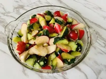 Make Pyramid cucumber with little carrots step 3