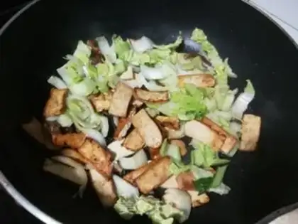 Make Bean-dried cabbage step 2
