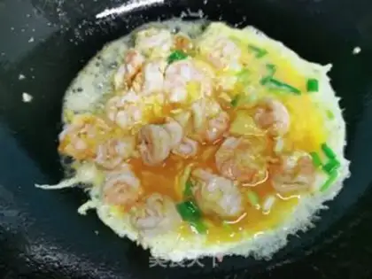 Make Tomato eggs and shrimp step 5