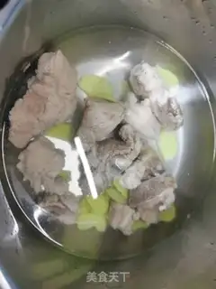 Make Porkbones, mushroom soup step 0