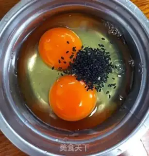 Make Onion black sesame eggcake step 3