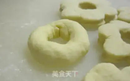 Make Flower doughnut step 8
