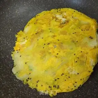 Make Onion black sesame eggcake step 6