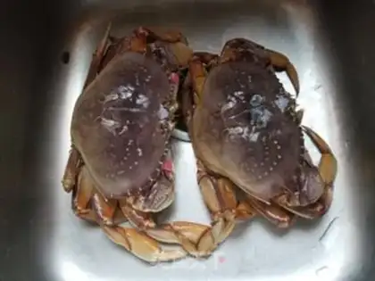 Make Ginger onions fried crabs step 0