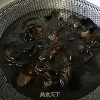 Make Garlic sauce and wood step 0