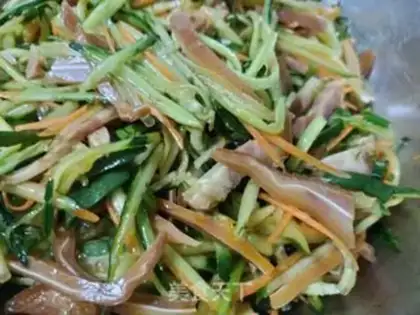 Make The ears of cucumber pigs step 5